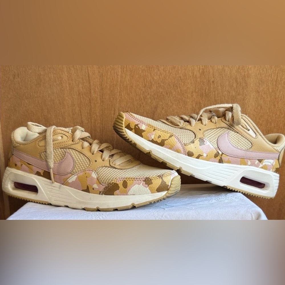 Nike Air Max women’s camo trainers in tan and pink
